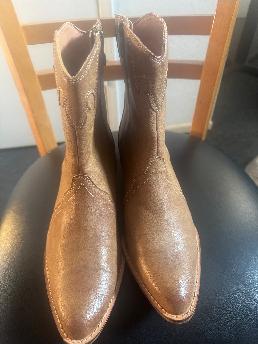 Women's Tan Pointed Toe Western Heeled Boots